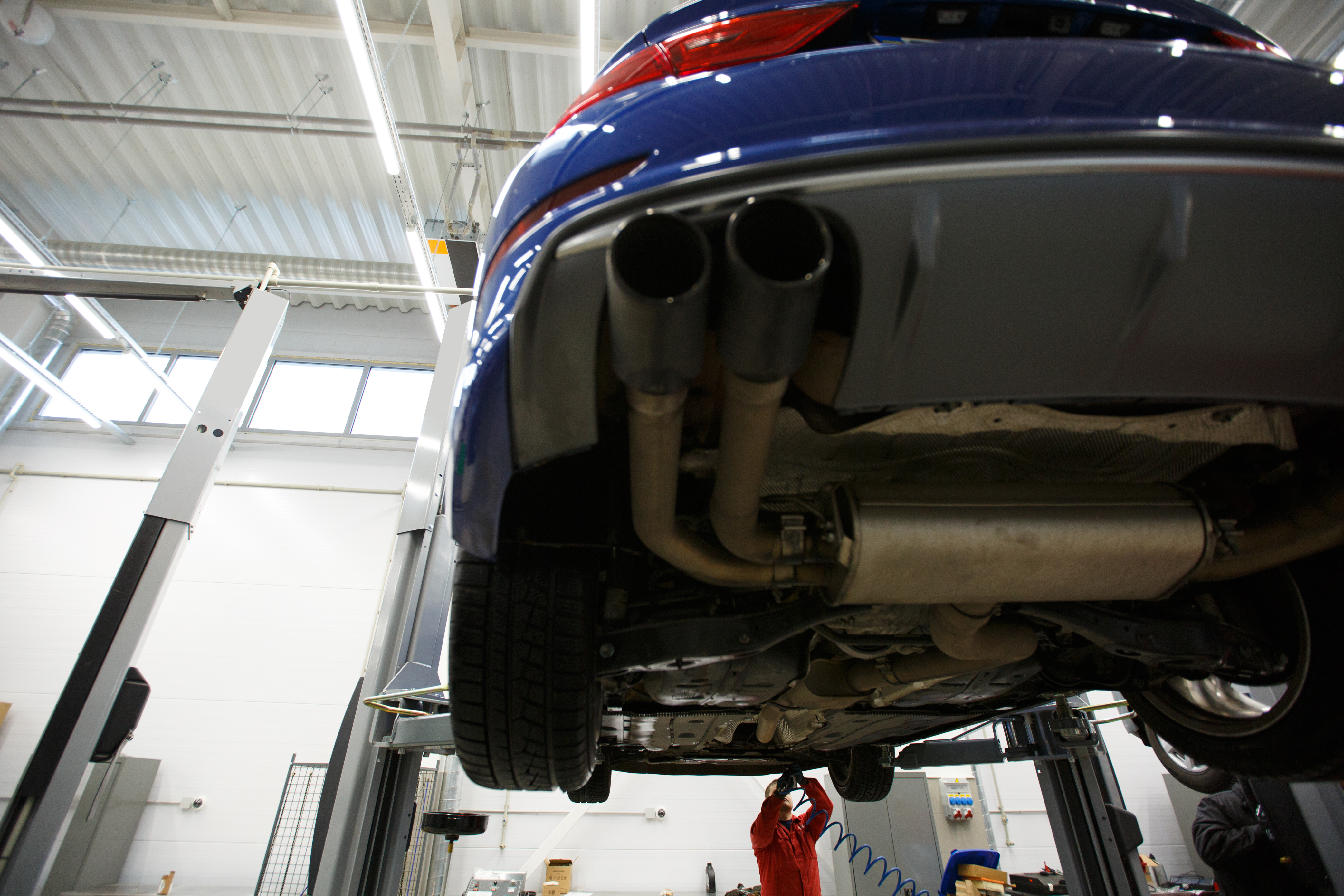 BK MOT Centre workshop bay and ramp
